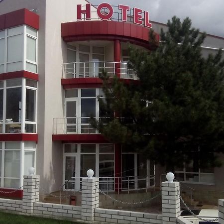 Hotel Paulina Falesti Exterior photo